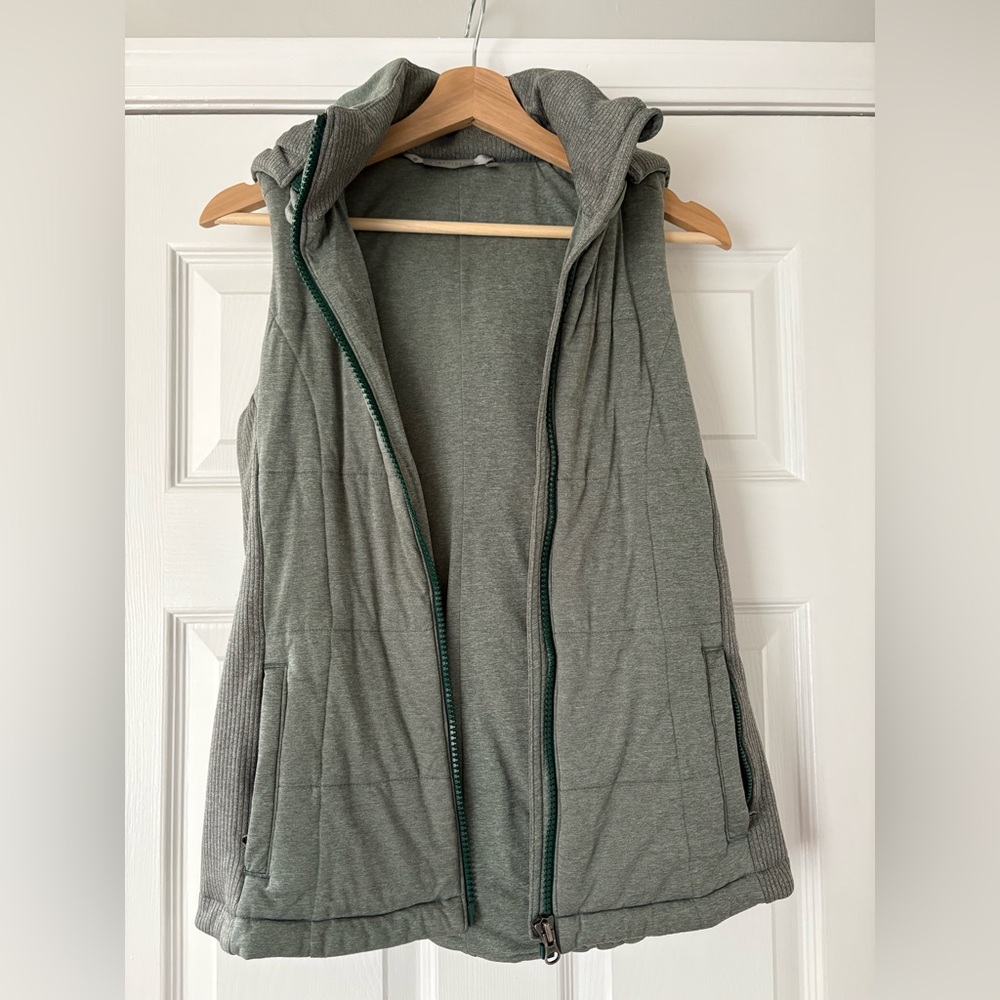 Athleta Lookout Vest in Jasper Green